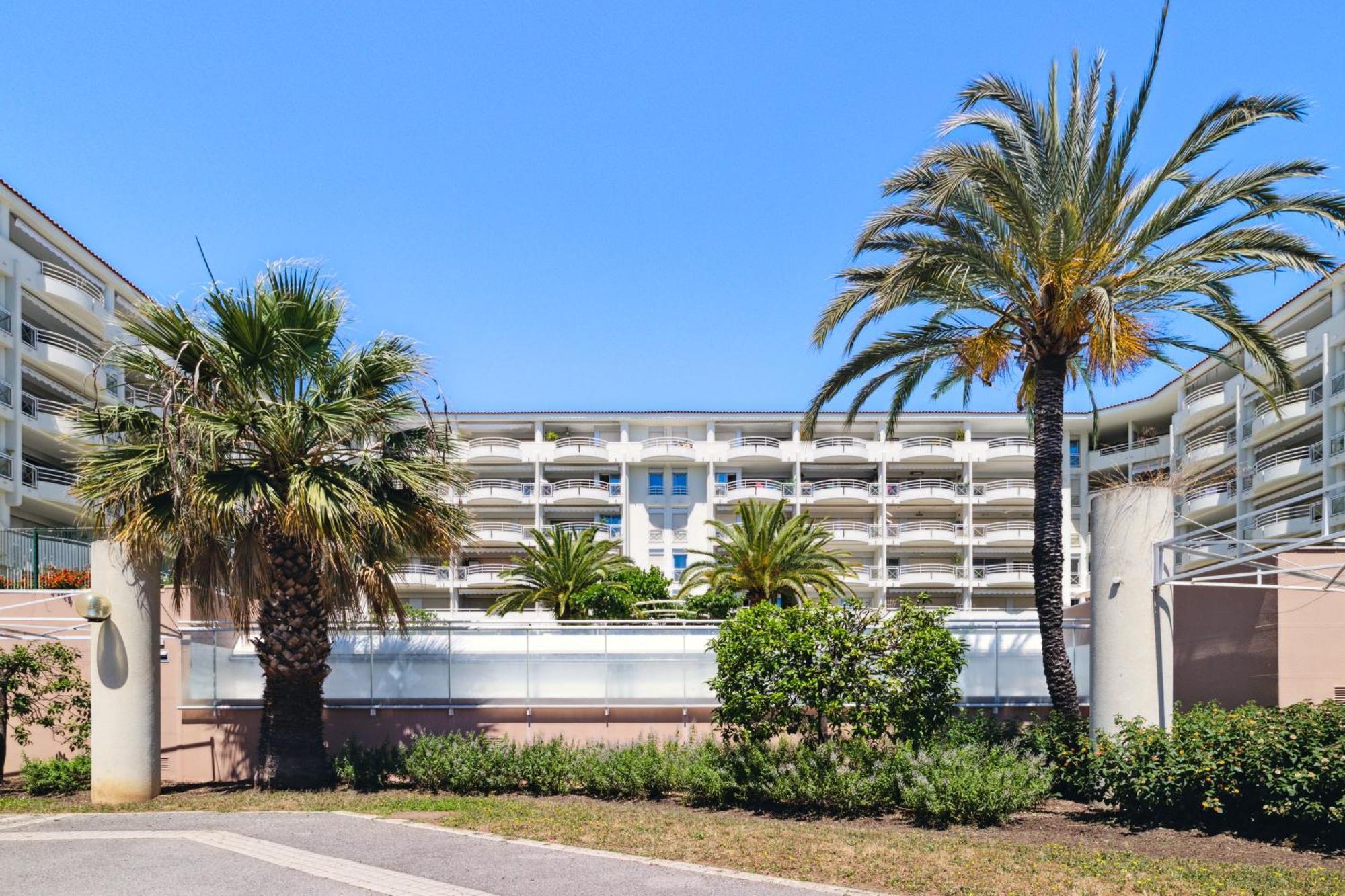Duplex Villa Les Pins 89M2 Et Terrasse 30M2 Antibes Exterior photo